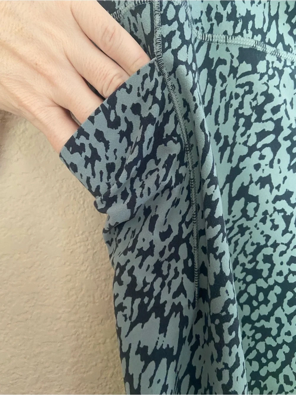 Athleta Salutation Stash Pocket II 7/8 Tight Leggings Printed Women’s Sz L
